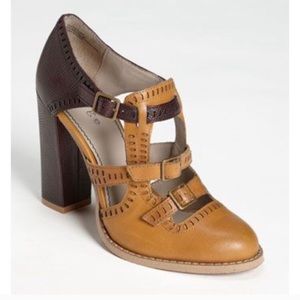 Hinge size 8 mustard and maroon heels